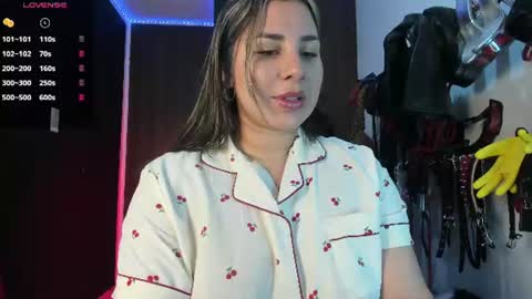 Snapshot of violet_bdsmx chatting on June 15, 3:25 pm Kim online show from June 15, 3:25 pm