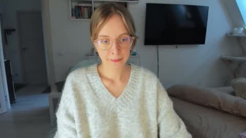 Violet online show from October 7, 12:24 pm