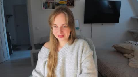 Violet online show from October 8, 7:39 am