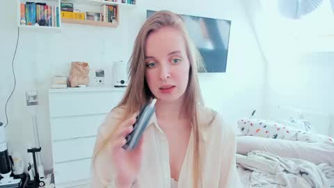 Violet online show from May 5, 1:30 pm
