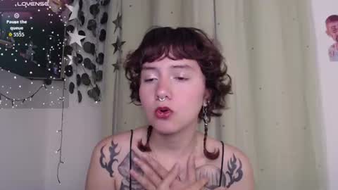 Snapshot of violet_bluee chatting on June 13, 7:39 am Violet online show from June 13, 7:39 am