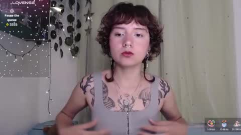Snapshot of violet_bluee chatting on June 14, 7:21 am Violet online show from June 14, 7:21 am