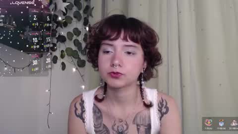Snapshot of violet_bluee chatting on June 21, 8:06 am Violet online show from June 21, 8:06 am