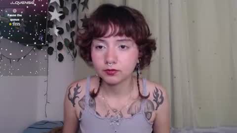 Snapshot of violet_bluee chatting on July 5, 7:59 am Violet online show from July 5, 7:59 am