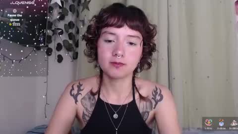 Snapshot of violet_bluee chatting on July 14, 10:21 am Violet online show from July 14, 10:21 am