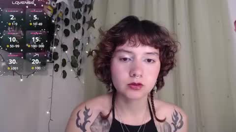Snapshot of violet_bluee chatting on August 9, 7:24 am Violet online show from August 9, 7:24 am