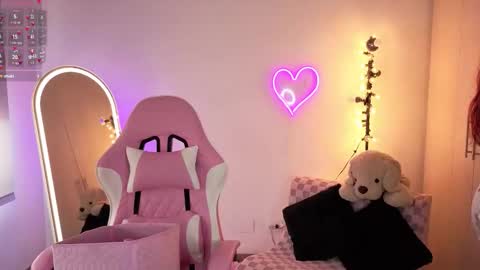 violet online show from February 13, 6:26 pm