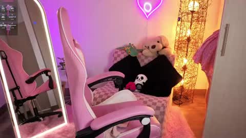Snapshot of violet_ch chatting on July 2, 9:10 pm violet online show from July 2, 9:10 pm