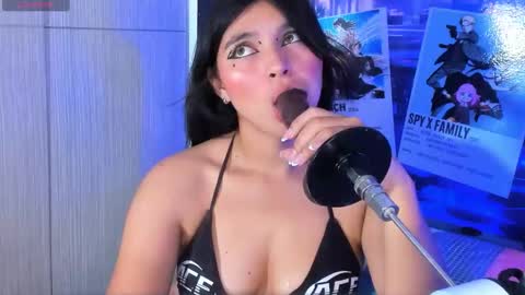 Snapshot of violet_fiore chatting on March 27, 3:01 pm Violet Fiore online show from March 27, 3:01 pm
