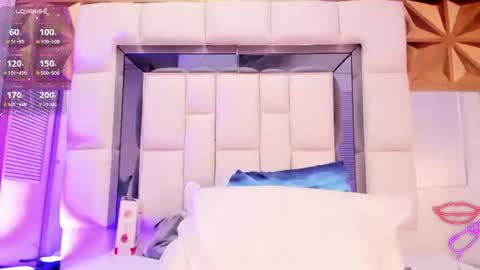 violet_milleer online show from July 3, 7:20 pm