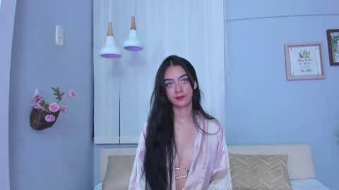 Snapshot of violet_moonligth chatting on June 8, 2:06 pm violet_moonligth online show from June 8, 2:06 pm