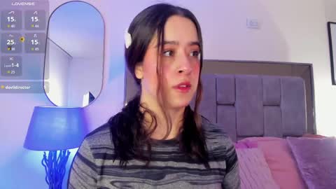 Snapshot of violet_nova1 chatting on April 17, 11:35 am Violet Nova online show from April 17, 11:35 am