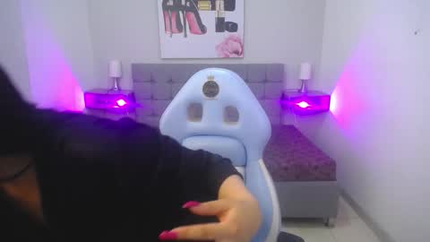 Violet  online show from November 10, 1:32 pm