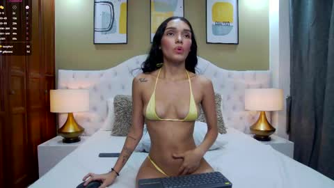 Snapshot of violet_rice chatting on May 12, 1:47 am Violet online show from May 12, 1:47 am