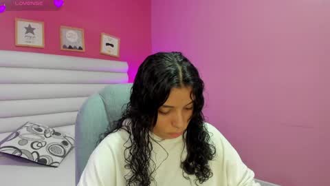 violet_sinclair online show from June 4, 11:27 am