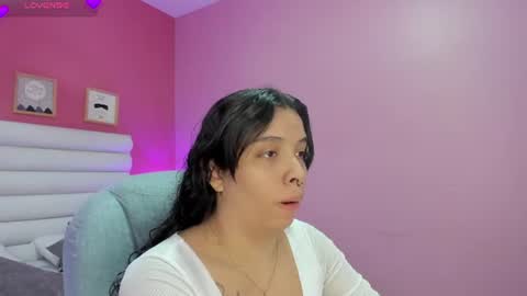 Snapshot of violet_sinclair chatting on July 17, 11:28 am violet_sinclair online show from July 17, 11:28 am