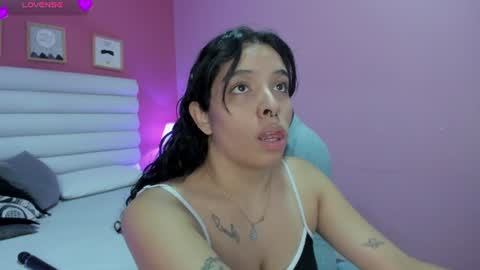 Snapshot of violet_sinclair chatting on July 18, 12:09 pm violet_sinclair online show from July 18, 12:09 pm