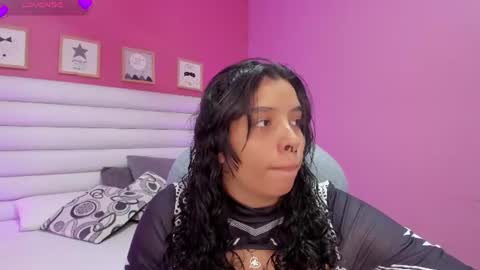 Snapshot of violet_sinclair chatting on July 19, 11:36 am violet_sinclair online show from July 19, 11:36 am