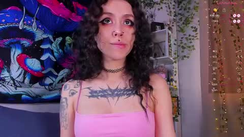 Snapshot of violet_walker7 chatting on June 15, 4:36 am Violet online show from June 15, 4:36 am