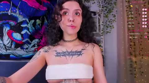 Snapshot of violet_walker7 chatting on June 27, 6:51 am Violet online show from June 27, 6:51 am