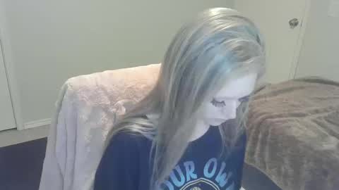 violet_winter97 online show from December 19, 7:07 am