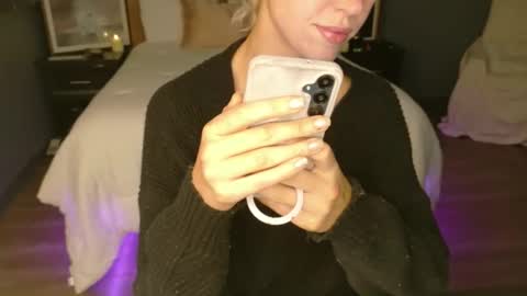 violet_winter97 online show from May 13, 1:41 pm