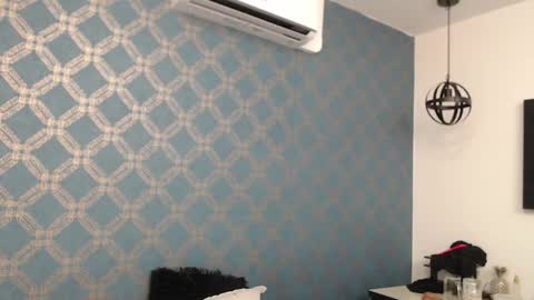 Snapshot of violeta_cute18 chatting on December 19, 1:18 am Violeta online show from December 19, 1:18 am