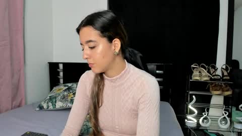Snapshot of violeta_gracee chatting on June 3, 10:37 pm violeta_gracee online show from June 3, 10:37 pm