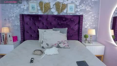 Snapshot of violeta_medina chatting on May 6, 2:51 am violeta_medina online show from May 6, 2:51 am