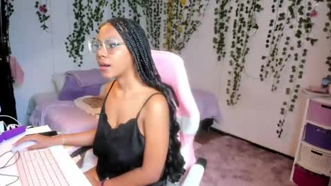 Snapshot of violeta_miler_ chatting on May 29, 5:44 pm Violeta online show from May 29, 5:44 pm