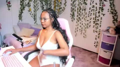 Snapshot of violeta_miler_ chatting on May 30, 5:32 pm Violeta online show from May 30, 5:32 pm