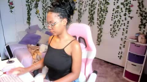Snapshot of violeta_miler_ chatting on June 4, 4:24 pm Violeta online show from June 4, 4:24 pm