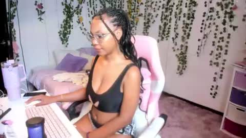 Snapshot of violeta_miler_ chatting on June 13, 5:33 pm Violeta online show from June 13, 5:33 pm