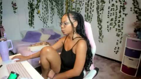 Snapshot of violeta_miler_ chatting on June 17, 6:42 pm Violeta online show from June 17, 6:42 pm