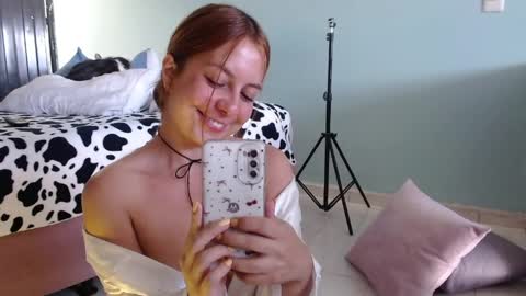 Snapshot of violeta_peter69 chatting on April 12, 7:52 pm Violeta Peter online show from April 12, 7:52 pm