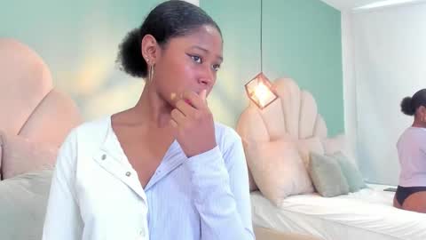 violeta_ruiz_ online show from October 13, 8:20 pm