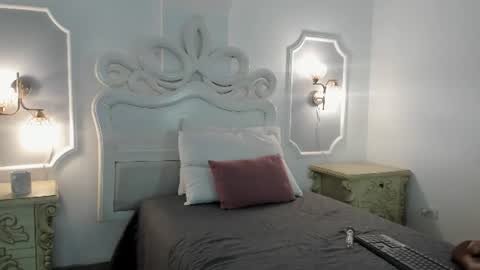 Snapshot of violeta_sannz chatting on June 15, 7:38 pm violeta_sannz online show from June 15, 7:38 pm