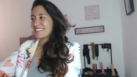 Snapshot of violeta_scott_ chatting on June 16, 2:09 pm violeta_scott_ online show from June 16, 2:09 pm