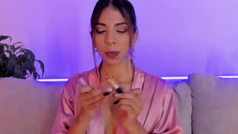 Snapshot of violetahills_ chatting on May 10, 4:56 pm Violeta online show from May 10, 4:56 pm