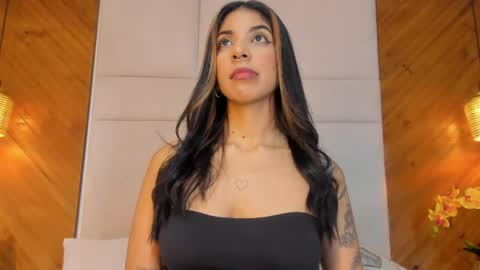 Snapshot of violetahills_ chatting on May 18, 4:13 pm Violeta online show from May 18, 4:13 pm