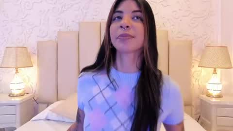 Snapshot of violetahills_ chatting on June 10, 1:32 pm Violeta online show from June 10, 1:32 pm