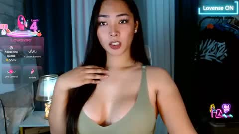 Snapshot of violetasha chatting on May 12, 12:30 am violet online show from May 12, 12:30 am