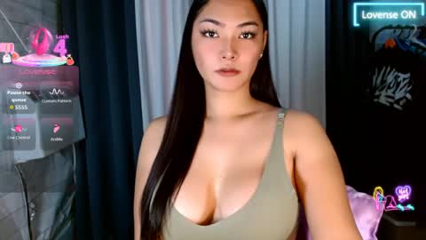 Snapshot of violetasha chatting on May 21, 12:17 am violet online show from May 21, 12:17 am