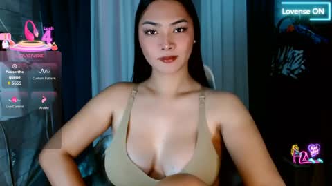 Snapshot of violetasha chatting on June 5, 1:12 am violet online show from June 5, 1:12 am