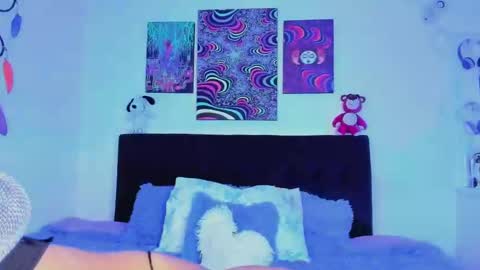 Snapshot of violetbunnyy1 chatting on January 29, 4:26 am Violet online show from January 29, 4:26 am