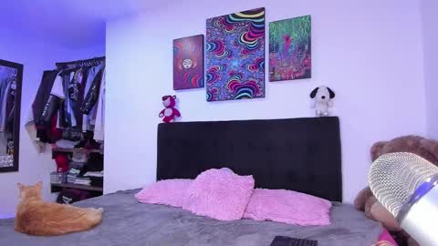 Snapshot of violetbunnyy1 chatting on November 23, 4:45 am Violet online show from November 23, 4:45 am