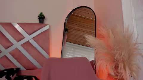 Call me Violet online show from December 20, 7:10 pm