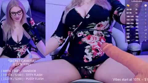 Snapshot of violetfugazzi chatting on January 8, 5:04 pm violetfugazzi online show from January 8, 5:04 pm