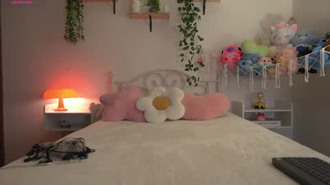 violeth___ online show from July 22, 11:02 am