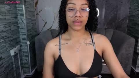 violeth_b online show from October 14, 12:50 pm
